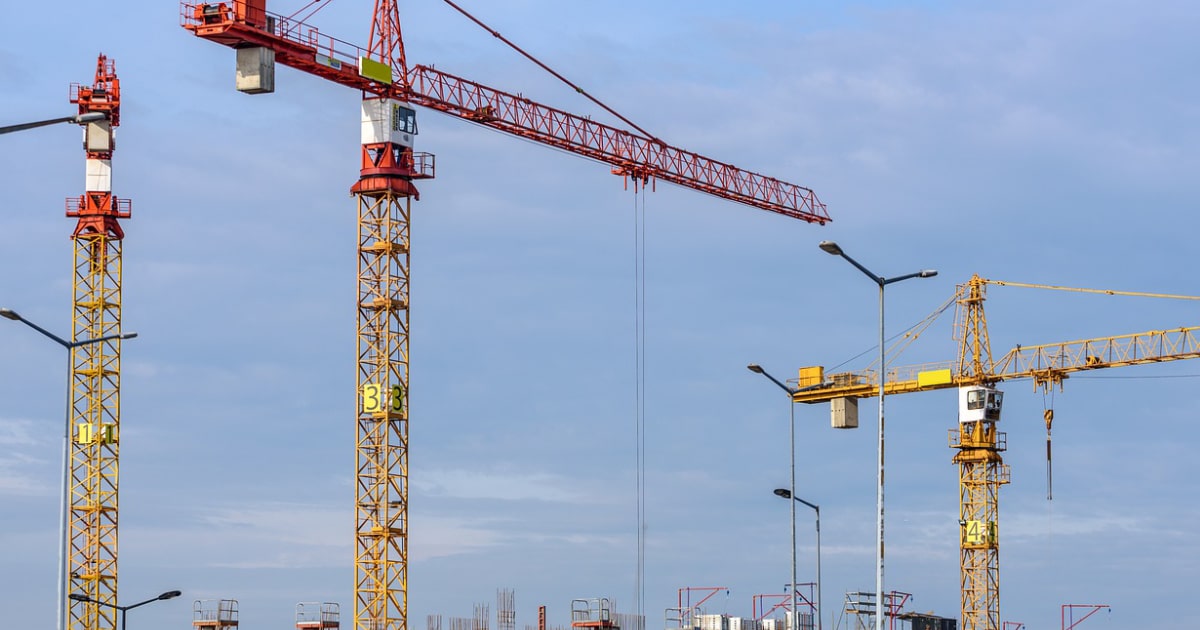 Crane hire or contract lift which will be best for you?